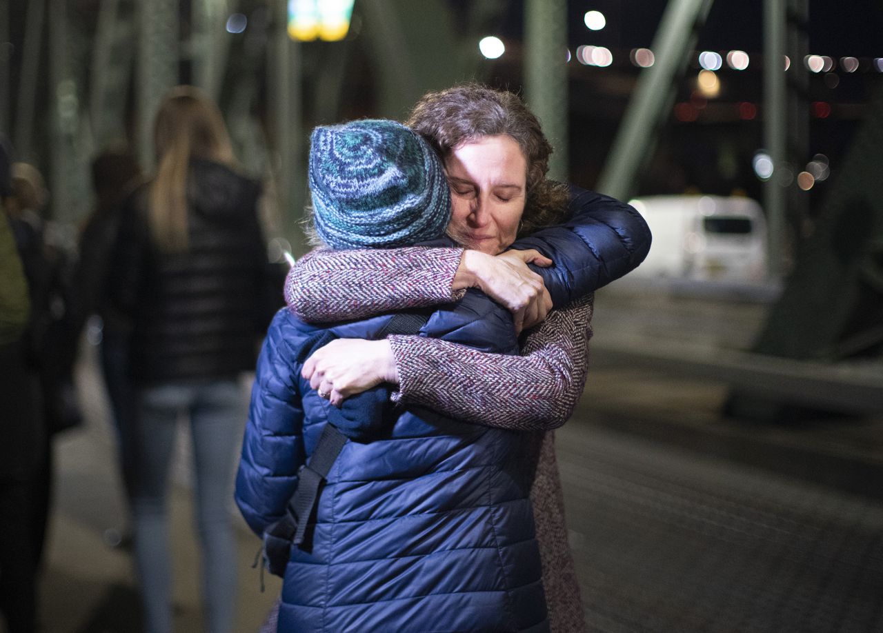 Multnomah County COVID-19 remembrance on Hawthorne Bridge